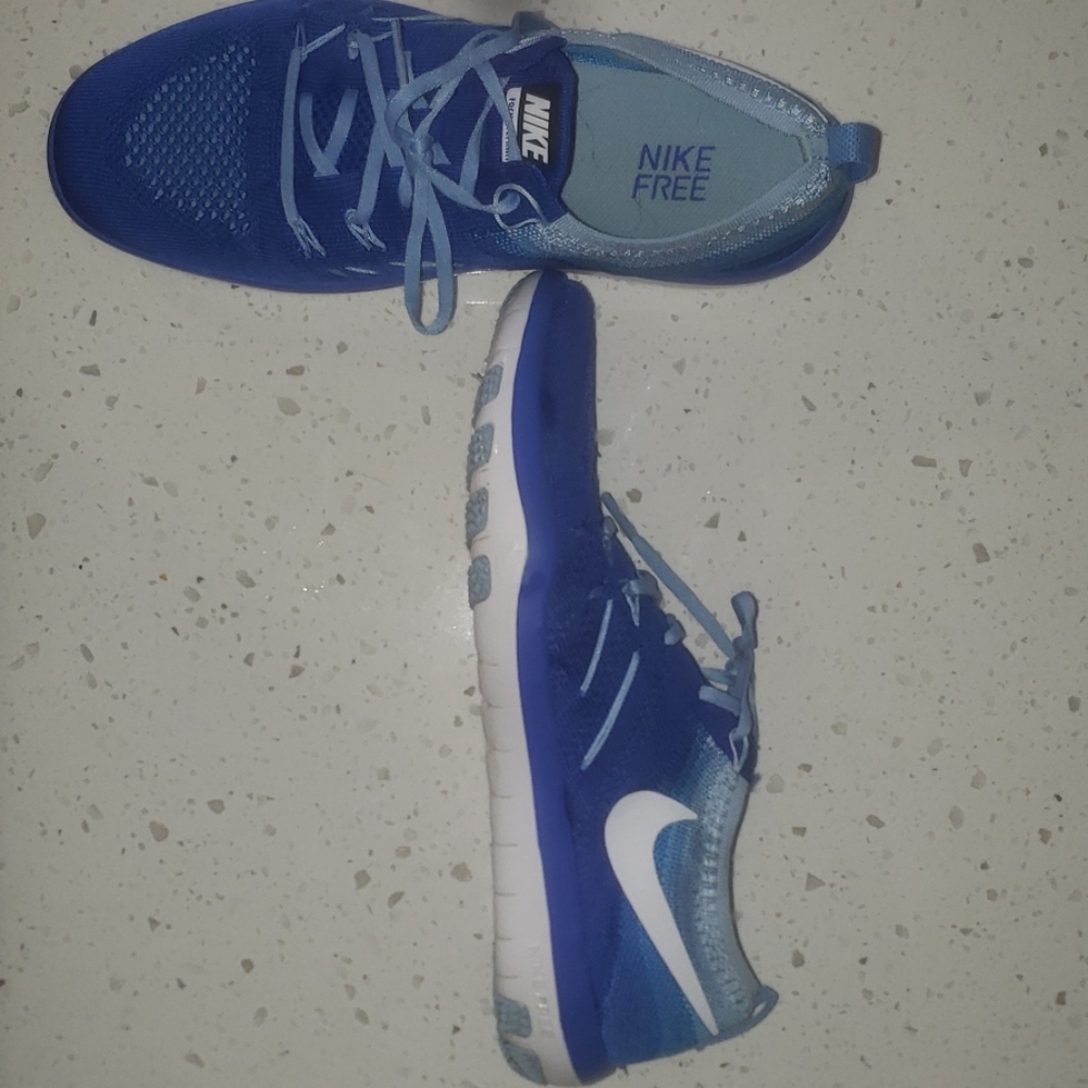 Womens Nike free shoes 9.5